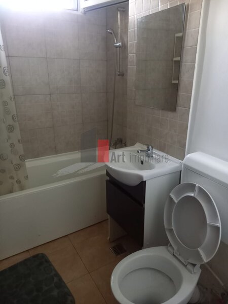 Doua camere, apartament semidecomandat