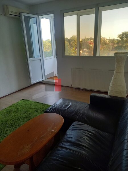 Doua camere, apartament semidecomandat