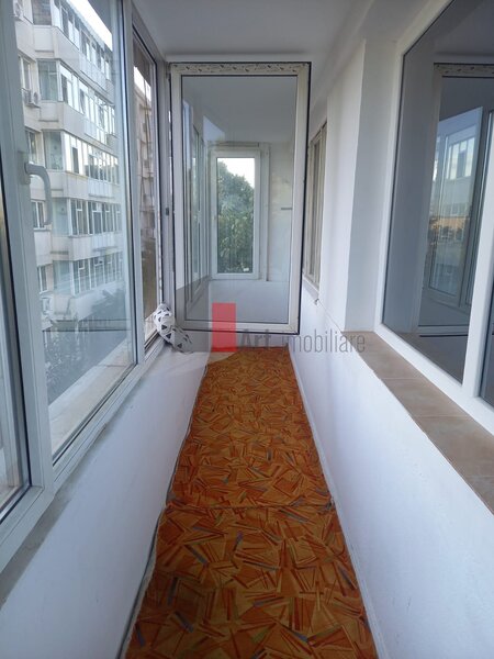 Doua camere, apartament semidecomandat