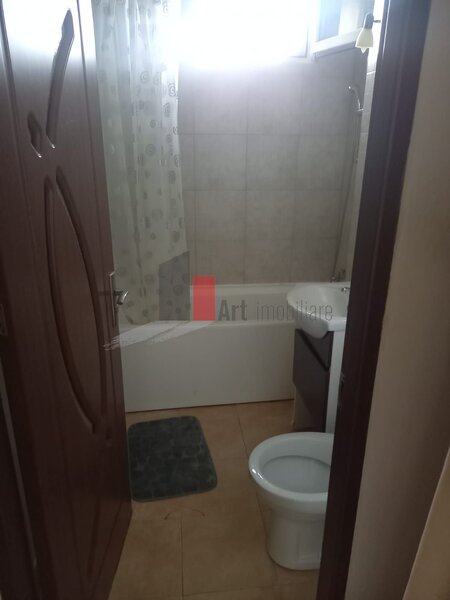 Doua camere, apartament semidecomandat